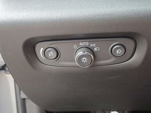 Used 2018 Chevrolet Traverse LT image 25