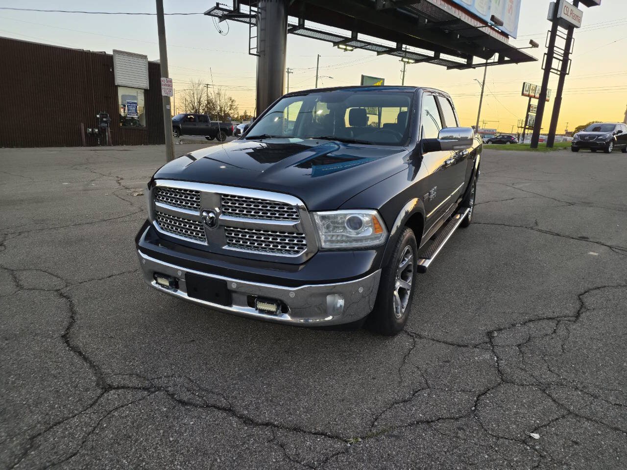 Used 2015 RAM 1500 Laramie w/ Convenience Group AWD/4WD image 8