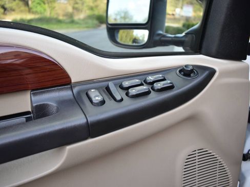 Used 2006 Ford F350 Lariat image 16