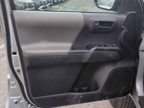 Used 2022 Toyota Tacoma SR image 10
