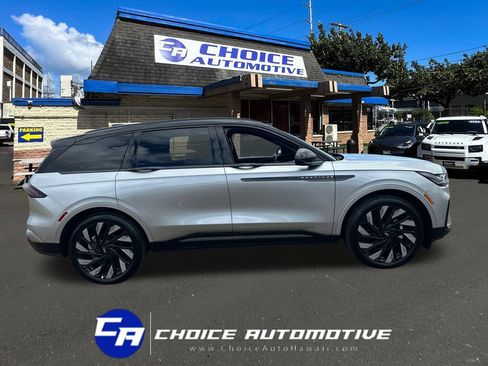 Used 2024 Lincoln Nautilus Reserve w/ Equipment Group 202A AWD/4WD image 9