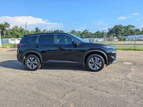 Used 2023 Nissan Rogue SV FWD image 3