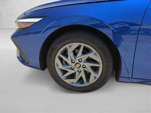 Used 2024 Hyundai Elantra SEL FWD image 22