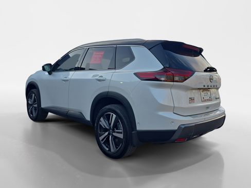 Used 2024 Nissan Rogue SL image 3