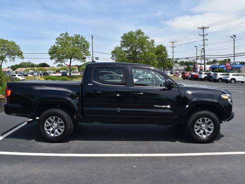 Used 2018 Toyota Tacoma SR5 RWD image 7