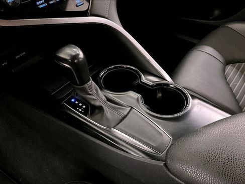Used 2020 Toyota Camry SE w/ Convenience Package image 16