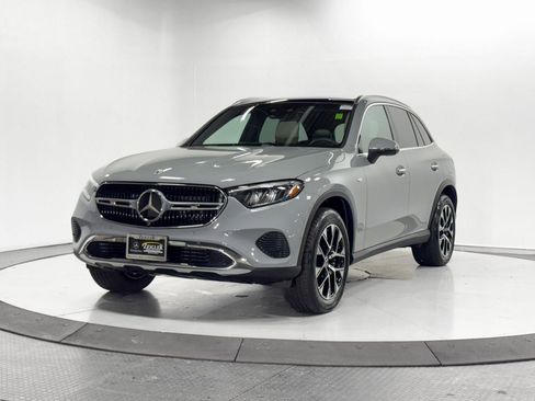 Used 2025 Mercedes-Benz GLC 350e GLC 350e w/ Driver Assistance Package image 3