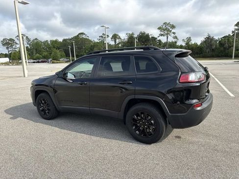 Used 2023 Jeep Cherokee Altitude Lux AWD/4WD image 5