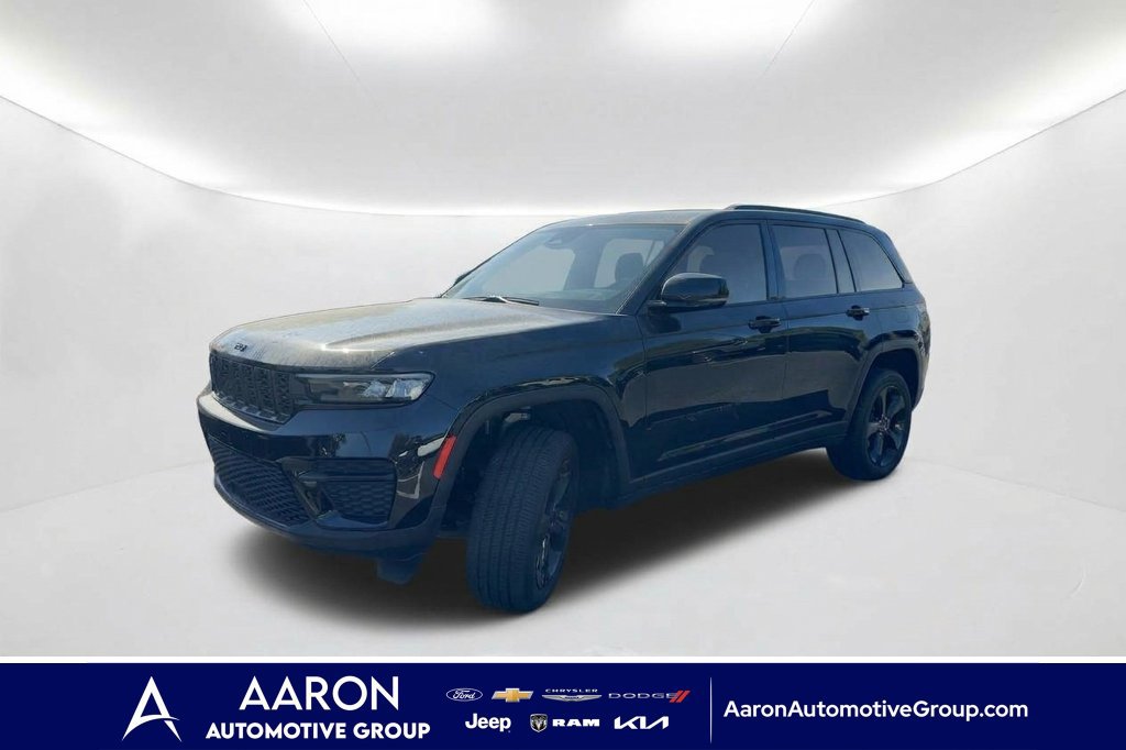 Used 2023 Jeep Grand Cherokee Altitude AWD/4WD image 1