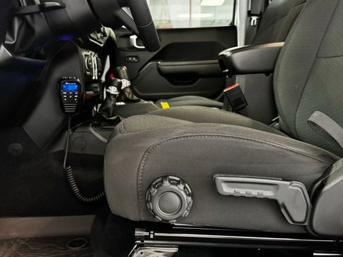 Used 2023 Jeep Gladiator Willys image 11