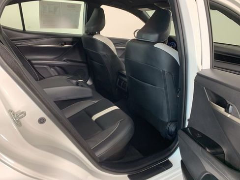 Used 2025 Toyota Camry SE image 36