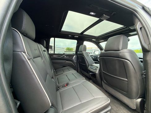 Used 2023 Cadillac Escalade ESV Sport w/ LPO, ONYX Package AWD/4WD image 12