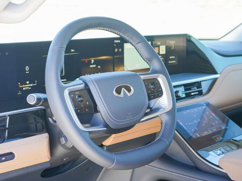 Used 2025 INFINITI QX80 Sensory image 7