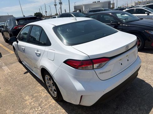 Used 2026 Toyota Corolla LE FWD image 4