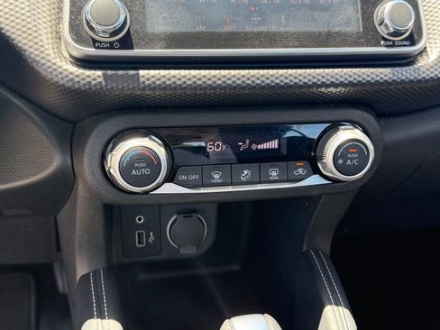 Used 2018 Nissan Kicks SV FWD image 22