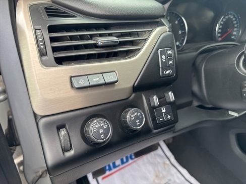 Used 2020 GMC Yukon XL Denali image 10