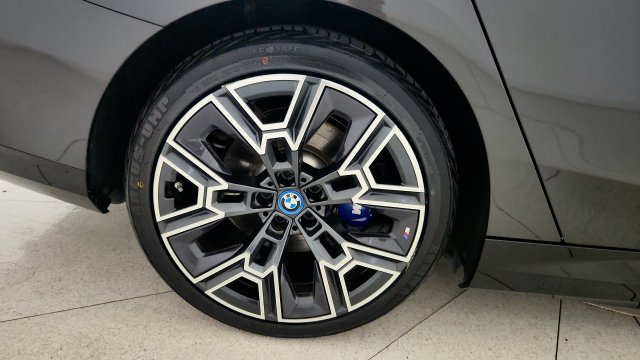 Used 2024 BMW i5 eDrive40i w/ M Sport Package RWD image 78