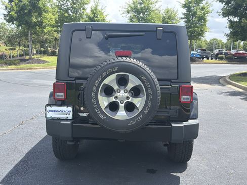 Used 2018 Jeep Wrangler Unlimited Sahara w/ Connectivity Group AWD/4WD image 22