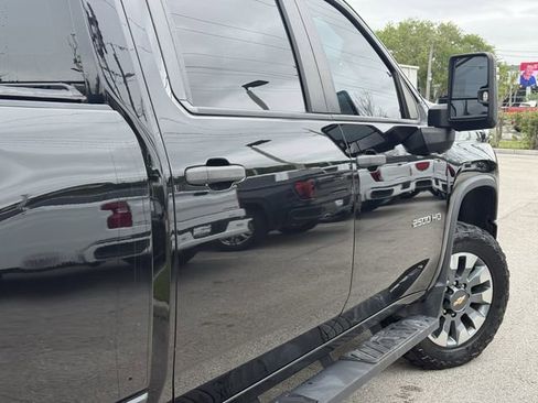 Used 2022 Chevrolet Silverado 2500 Custom w/ Custom Value Package image 8