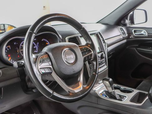 Used 2018 Jeep Grand Cherokee Altitude image 23
