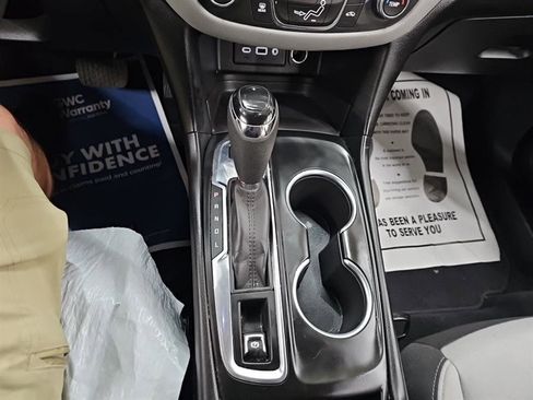 Used 2021 Chevrolet Equinox LS image 17