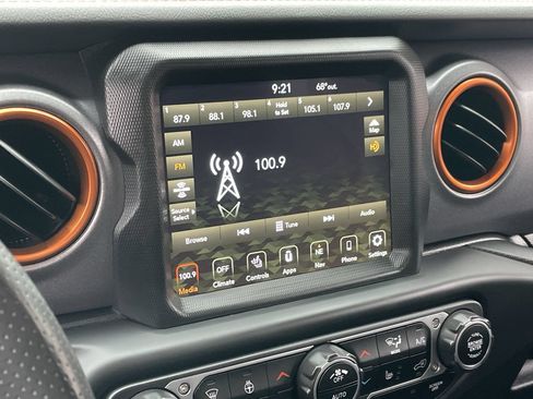 Used 2021 Jeep Gladiator Mojave AWD/4WD image 32