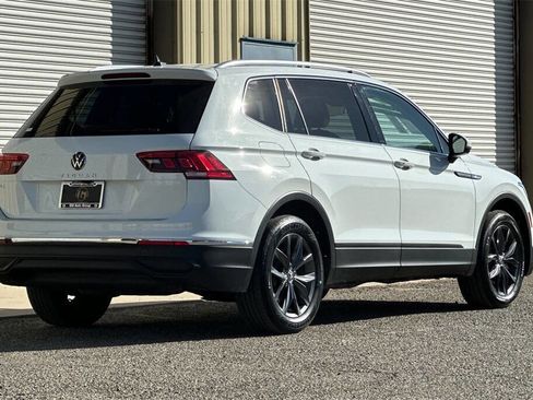 Used 2022 Volkswagen Tiguan SE image 6