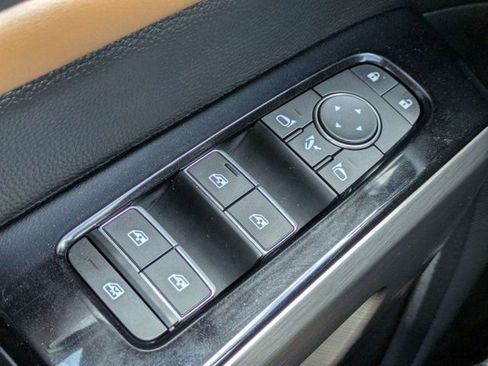 Used 2024 Nissan Pathfinder Platinum FWD image 26
