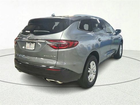Used 2019 Buick Enclave Essence image 2