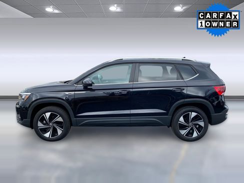 Used 2024 Volkswagen Taos SE image 2