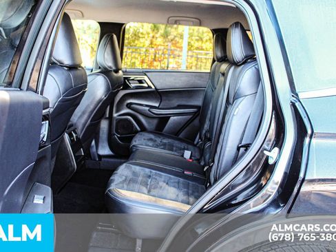 Used 2024 Mitsubishi Outlander SE image 17