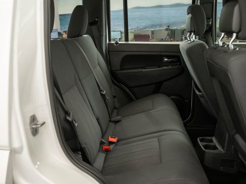 Used 2012 Jeep Liberty Sport image 39