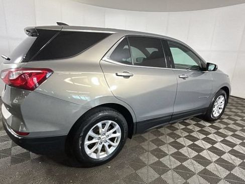 Used 2019 Chevrolet Equinox LT FWD image 2