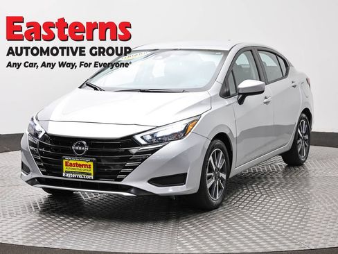 Used 2025 Nissan Versa SV FWD image 1