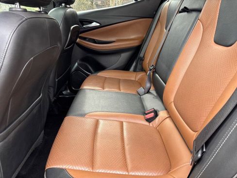 Used 2021 Buick Encore GX Essence w/ Experience Buick Package image 11