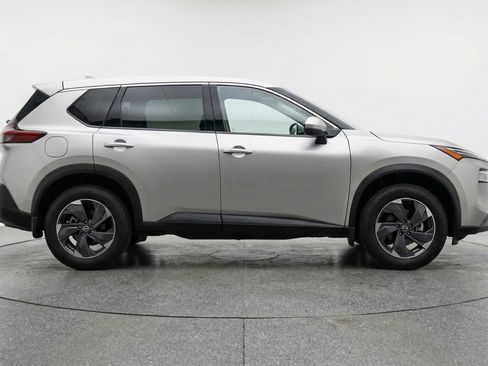 Used 2025 Nissan Rogue SV image 11