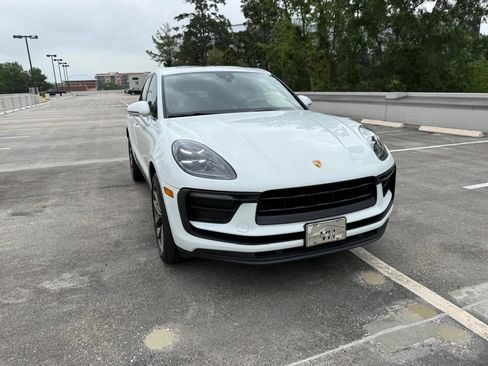 Used 2022 Porsche Macan w/ Premium Package Plus AWD/4WD image 3