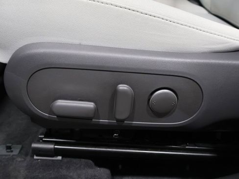 Used 2025 Hyundai Kona SEL image 12