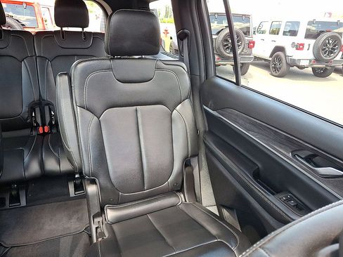 Used 2024 Jeep Grand Cherokee L Limited AWD/4WD image 14