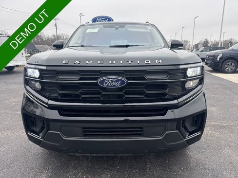 Used 2025 Ford Expedition Max Active AWD/4WD image 3