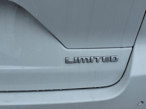 Used 2025 Jeep Grand Cherokee Limited image 24