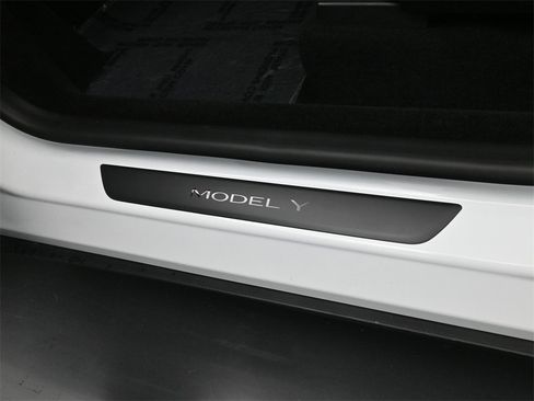 Used 2026 Tesla Model Y Long Range image 19