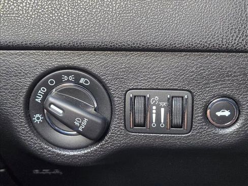 Used 2019 Chrysler 300 S image 11