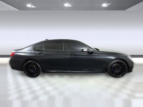 Used 2017 BMW 750i RWD image 8