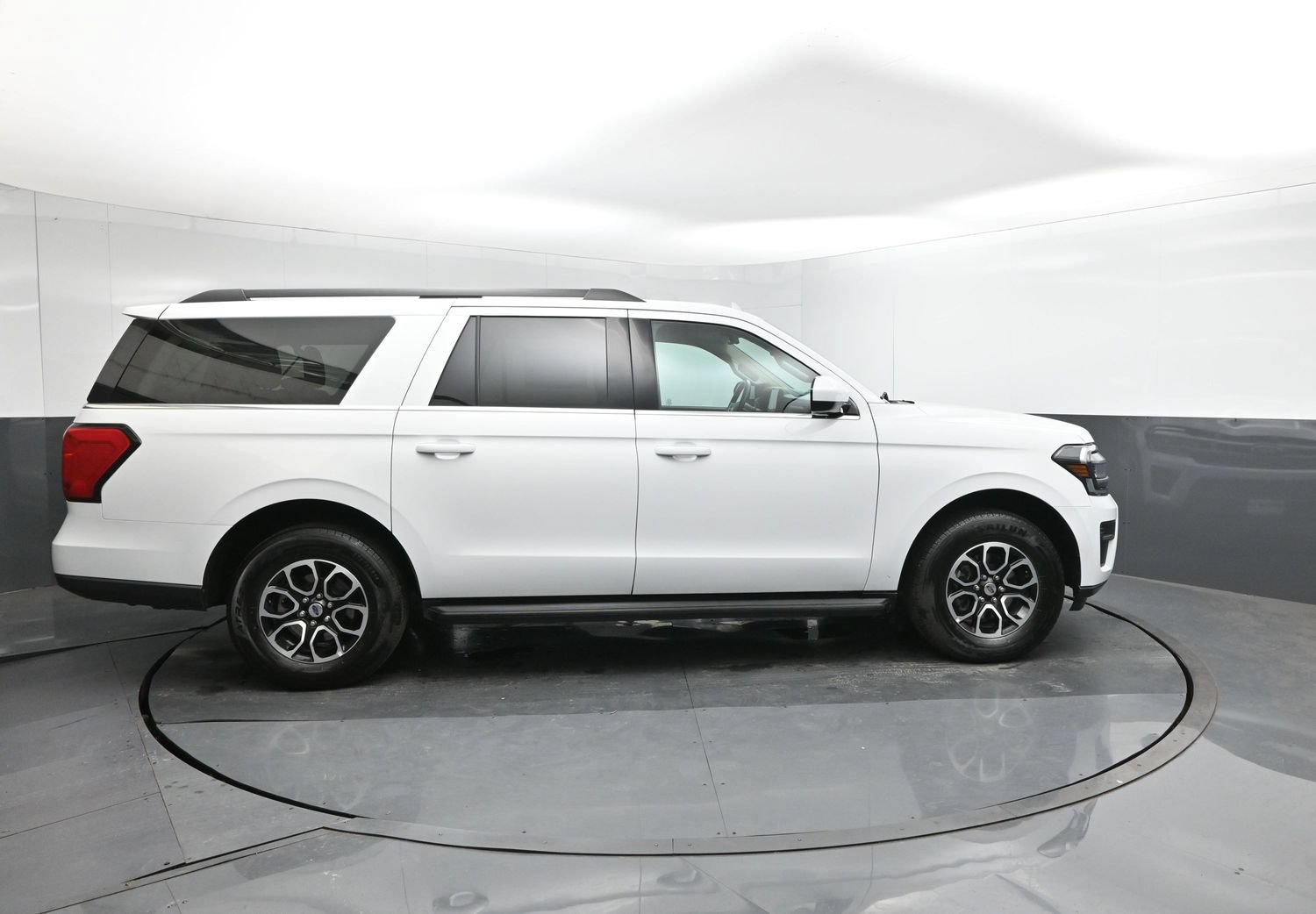 Used 2024 Ford Expedition Max XLT AWD/4WD image 11