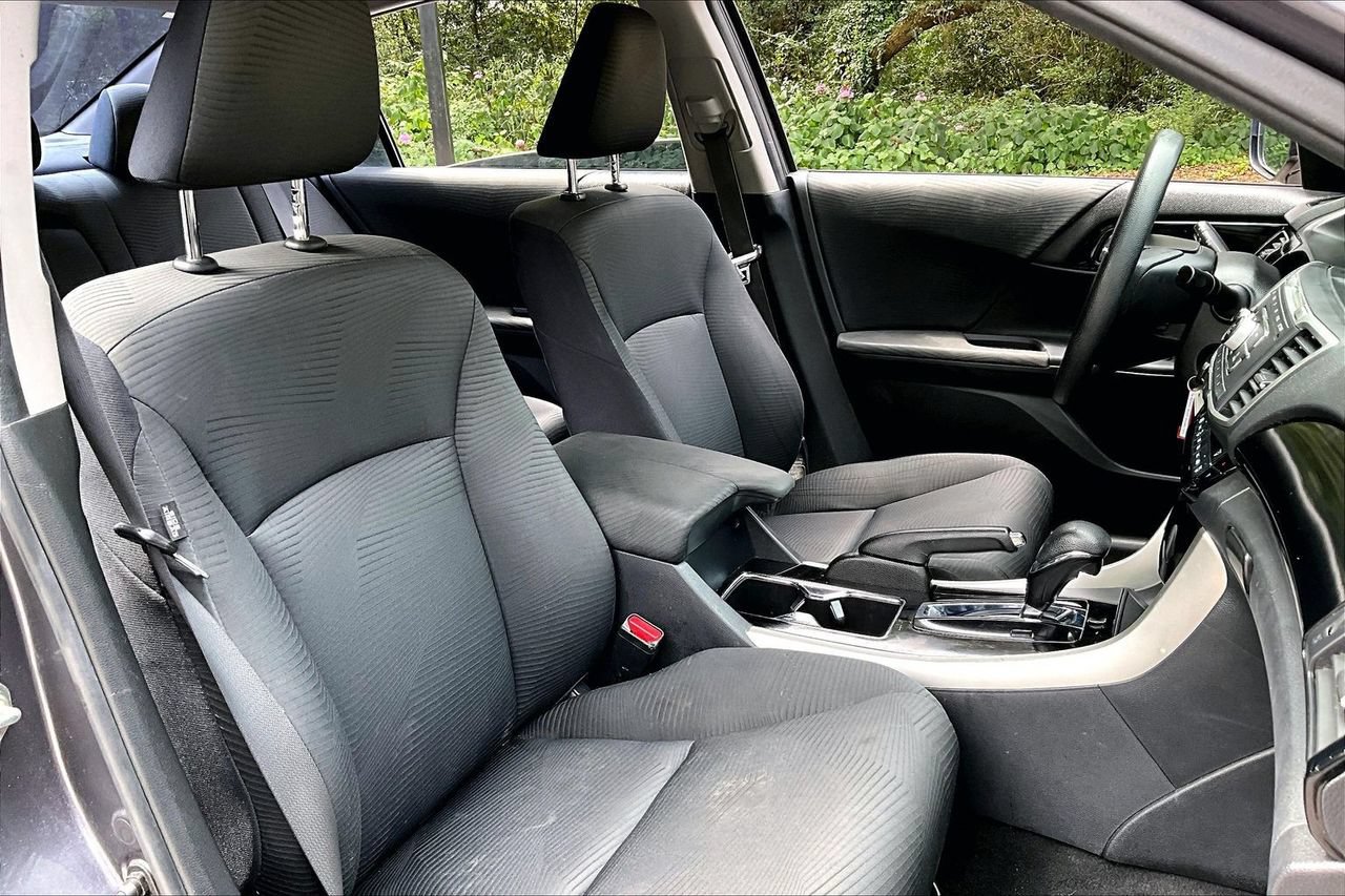 Used 2016 Honda Accord LX image 29