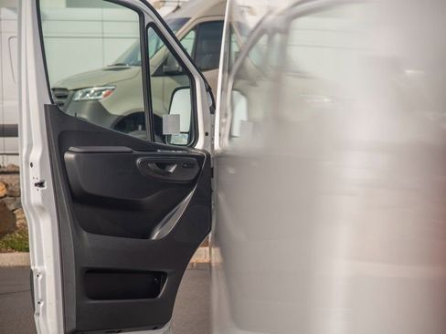 Used 2024 Mercedes-Benz Sprinter 3500 image 22