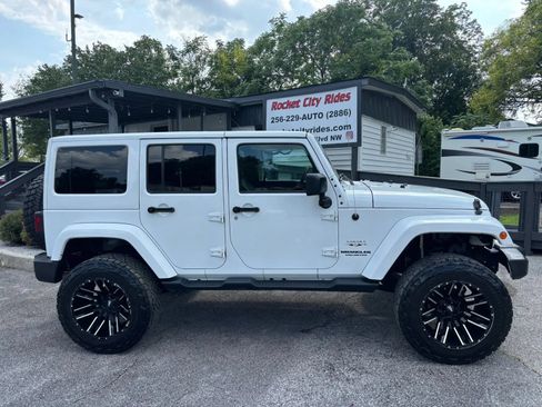 Used 2017 Jeep Wrangler Unlimited Sahara w/ Max Tow Package AWD/4WD image 2