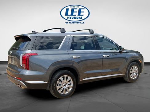 Used 2025 Hyundai Palisade SEL FWD image 2