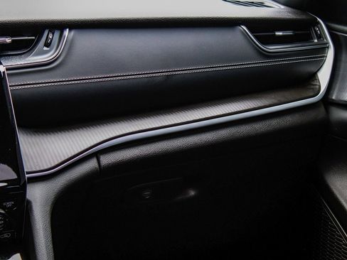 Used 2024 Jeep Grand Cherokee Altitude image 17